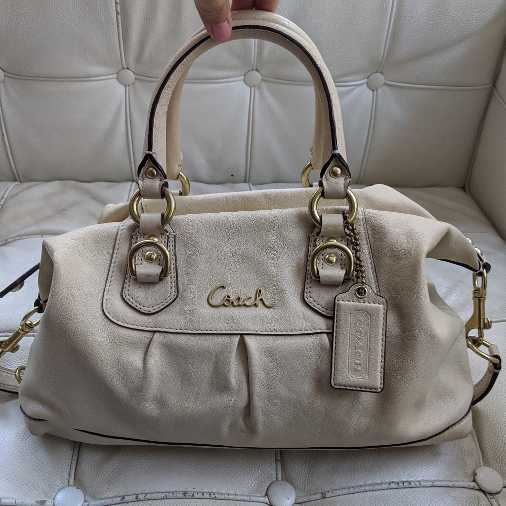 Coach white leather shoulder bag